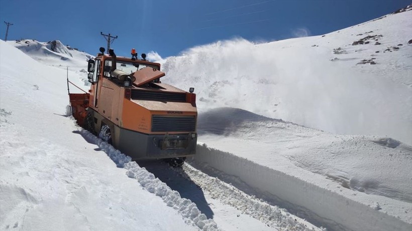 Van Başkale'de 16 Nisan'da 5 metre kalınlığında karla mücadele - Resim: 7