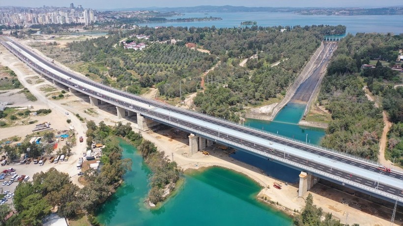 Seyhan Nehri'nin "yeni gerdanlığı", Türkiye'nin en uzun 4'üncü köprüsü, Adana 15 Temmuz Şehitler Köprüsü yarın açılıyor - Resim: 19