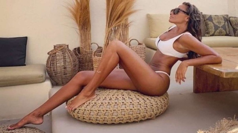 Derin dekolteli fotoğrafıyla 43'üncü yaşını kutlayan Eda Taşpınar takipçilerini büyüledi! Beğeni yağmuruna tutuldu - Resim: 2