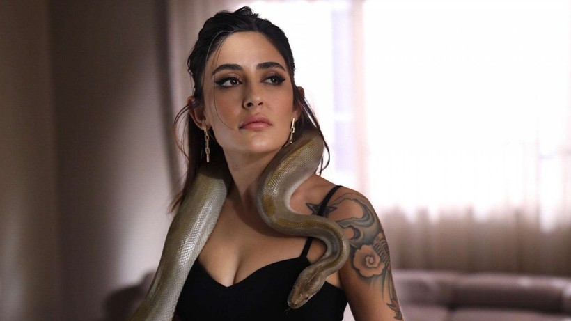 Ceyda Düvenci'nin sunuculuğunu yaptığı 'Bambaşka Sohbetler' programına konuk olan şarkıcı Melek Mosso'dan kan donduran itiraf: Bizi dövüyor aç bırakıyor... - Resim: 2