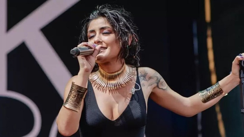 Ceyda Düvenci'nin sunuculuğunu yaptığı 'Bambaşka Sohbetler' programına konuk olan şarkıcı Melek Mosso'dan kan donduran itiraf: Bizi dövüyor aç bırakıyor... - Resim: 10