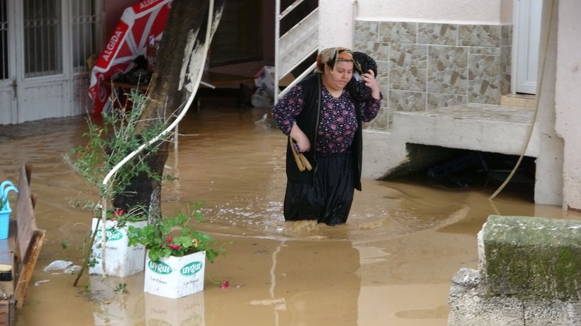 Adana'da sağanak: dereler taştı, yollar göle döndü - Resim: 5