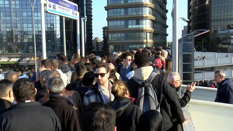 Büyük İstanbul Mitingi sonrası metrobüs duraklarında yoğunluk - Resim: 5