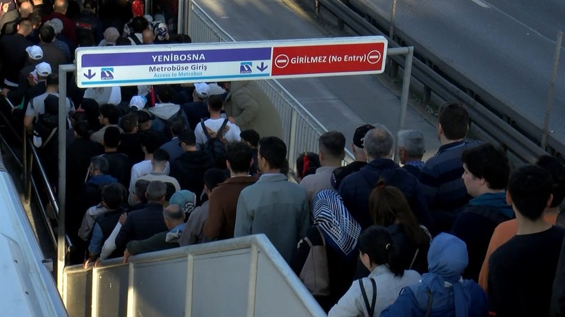 Büyük İstanbul Mitingi sonrası metrobüs duraklarında yoğunluk - Resim: 6