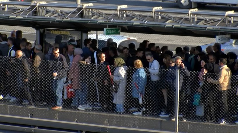 Büyük İstanbul Mitingi sonrası metrobüs duraklarında yoğunluk - Resim: 8