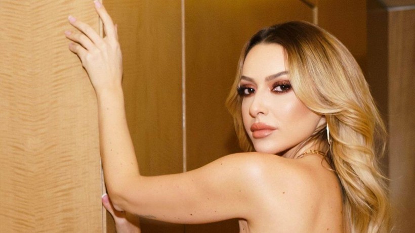 Cesur tarzıyla adından sıkça söz ettiren şarkıcı Hadise hakkında bomba iddia: Kolundaki pırlantalı saat gizemli aşkından mı? - Resim: 16