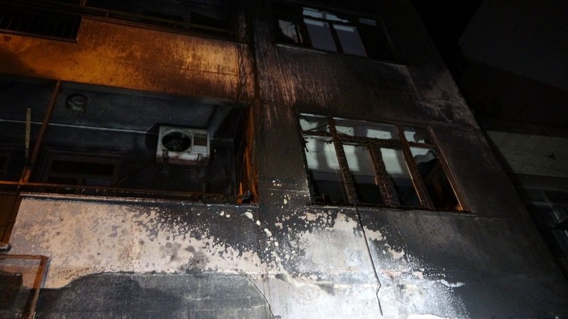 Antalya'da 5 katlı binada çıkan yangında can pazarı yaşandı - Resim: 6