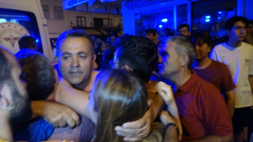 Antalya'da 5 katlı binada çıkan yangında can pazarı yaşandı - Resim: 11
