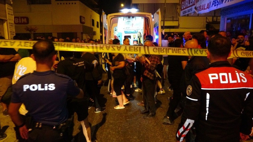 Antalya'da 5 katlı binada çıkan yangında can pazarı yaşandı - Resim: 15