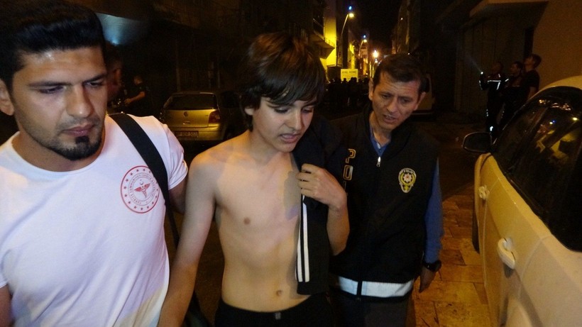 Antalya'da 5 katlı binada çıkan yangında can pazarı yaşandı - Resim: 16
