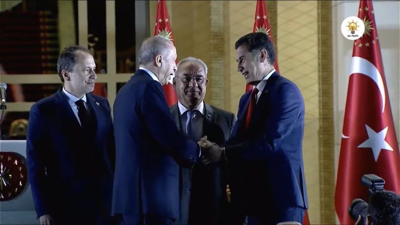 Ezber bozulmadı! Cumhurbaşkanı Recep Tayyip Erdoğan yüzbinlere balkon konuşmasını Külliye'den yaptı - Resim: 9