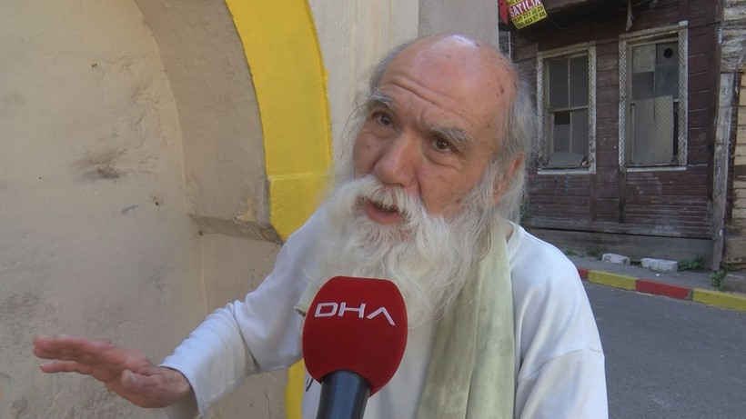 Fatih'te tepki çeken görüntü: 200 yıllık çeşmeyi sarı kırmızı renge boyadılar - Resim: 10