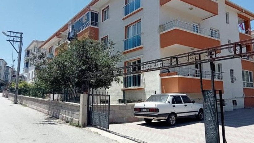 Tartıştığı annesini defalarca bıçaklayarak öldürdü! Katil evlat eve bakın kadın kılığında girmiş! - Resim: 1
