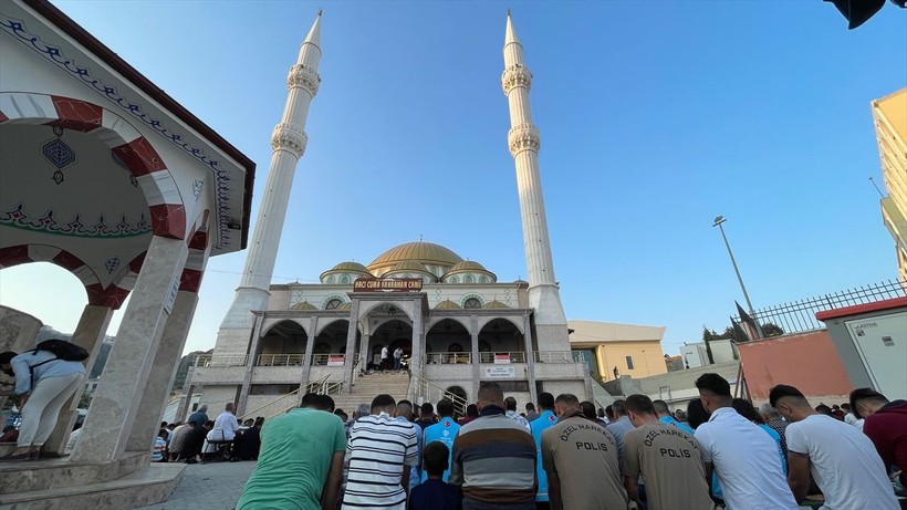İslam aleminde bayram namazı coşkusu! Camiler doldu taştı - Resim: 142