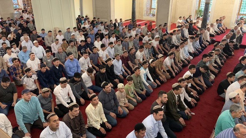 İslam aleminde bayram namazı coşkusu! Camiler doldu taştı - Resim: 179