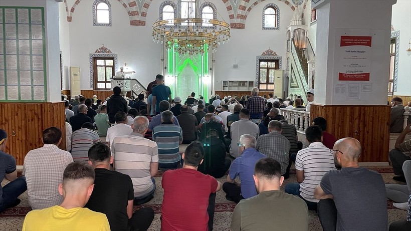İslam aleminde bayram namazı coşkusu! Camiler doldu taştı - Resim: 39