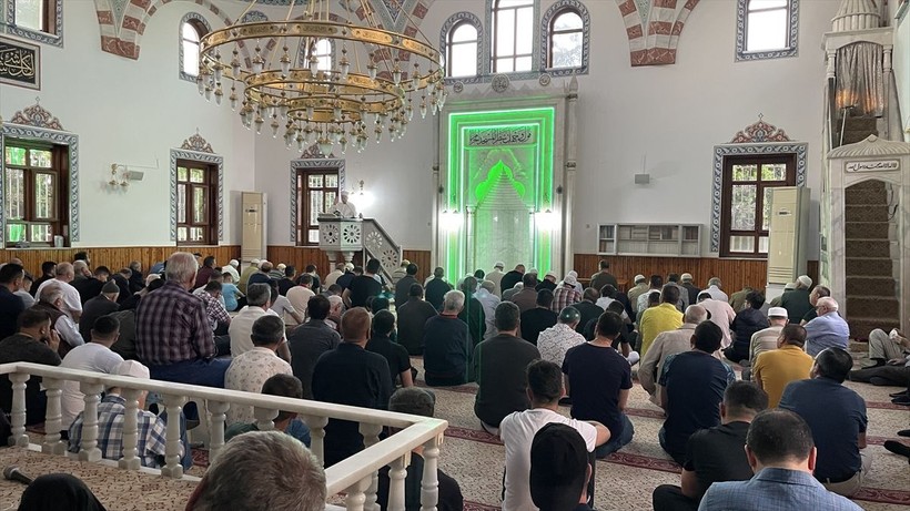 İslam aleminde bayram namazı coşkusu! Camiler doldu taştı - Resim: 40