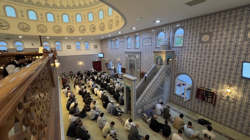 İslam aleminde bayram namazı coşkusu! Camiler doldu taştı - Resim: 148