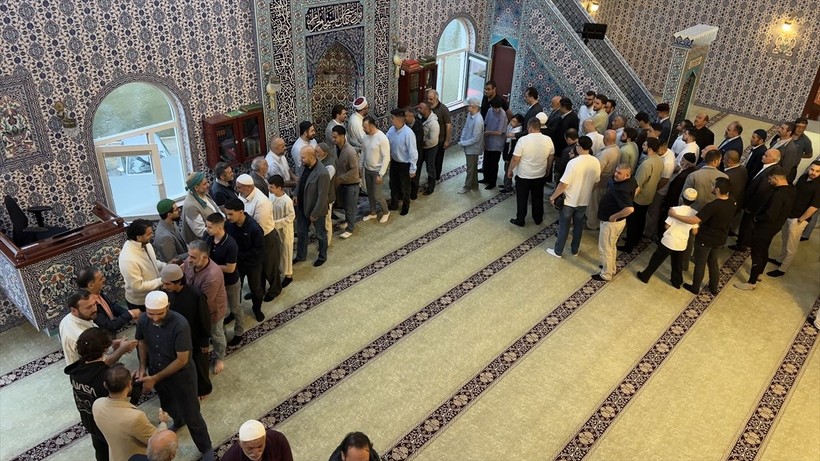 İslam aleminde bayram namazı coşkusu! Camiler doldu taştı - Resim: 154