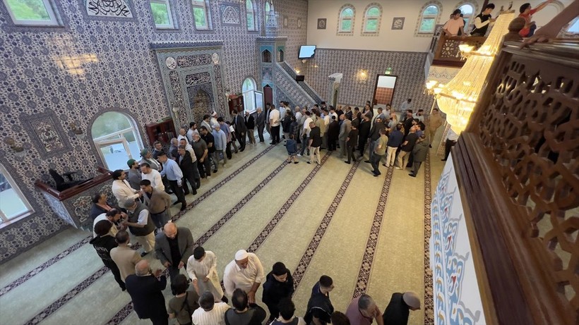 İslam aleminde bayram namazı coşkusu! Camiler doldu taştı - Resim: 155