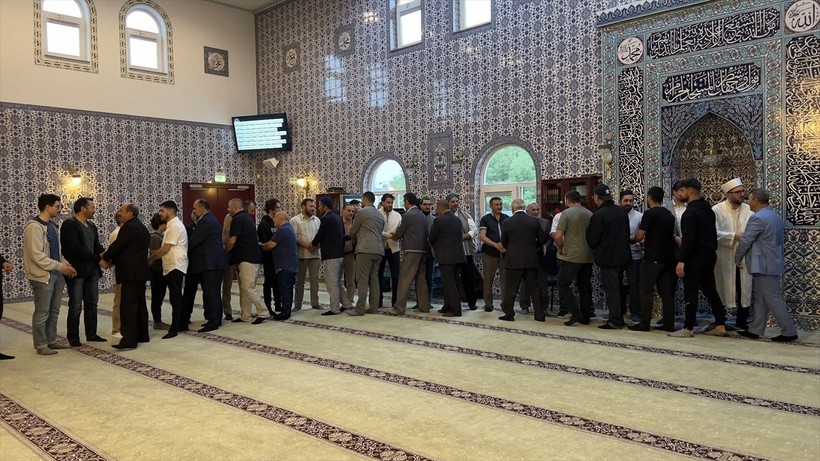 İslam aleminde bayram namazı coşkusu! Camiler doldu taştı - Resim: 156