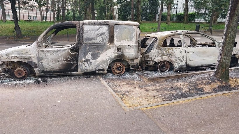 Sosyal medya bu olayı konuşuyor! Fransa'daki protestolar devam ediyor: Her yer ateşe verildi - Resim: 2