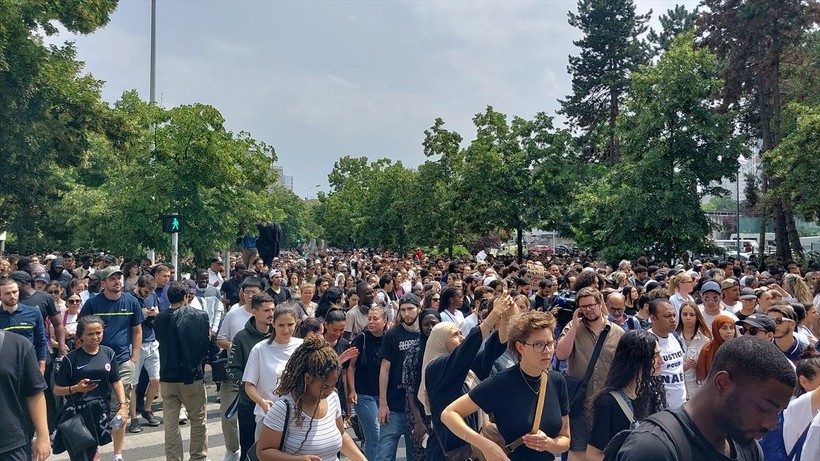 Sosyal medya bu olayı konuşuyor! Fransa'daki protestolar devam ediyor: Her yer ateşe verildi - Resim: 6