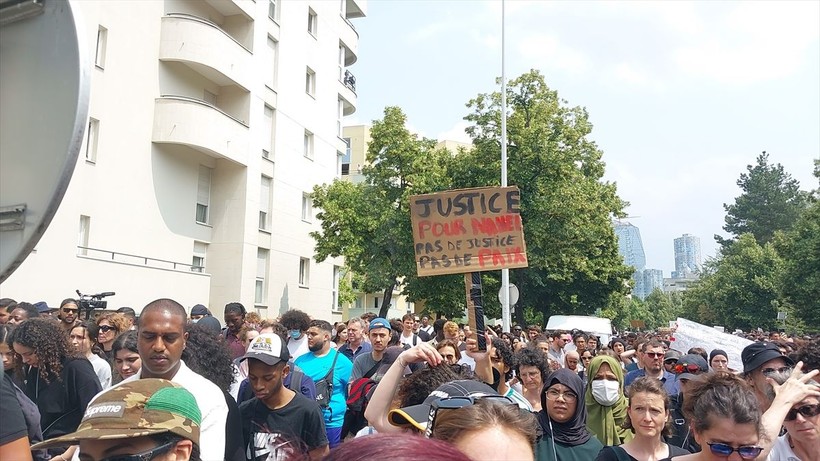 Sosyal medya bu olayı konuşuyor! Fransa'daki protestolar devam ediyor: Her yer ateşe verildi - Resim: 1