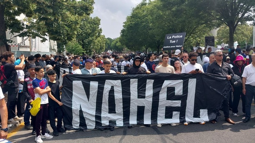 Sosyal medya bu olayı konuşuyor! Fransa'daki protestolar devam ediyor: Her yer ateşe verildi - Resim: 7