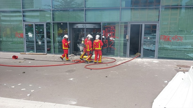 Sosyal medya bu olayı konuşuyor! Fransa'daki protestolar devam ediyor: Her yer ateşe verildi - Resim: 10