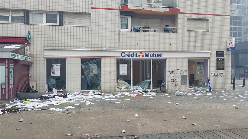 Sosyal medya bu olayı konuşuyor! Fransa'daki protestolar devam ediyor: Her yer ateşe verildi - Resim: 16