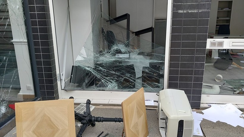 Sosyal medya bu olayı konuşuyor! Fransa'daki protestolar devam ediyor: Her yer ateşe verildi - Resim: 18
