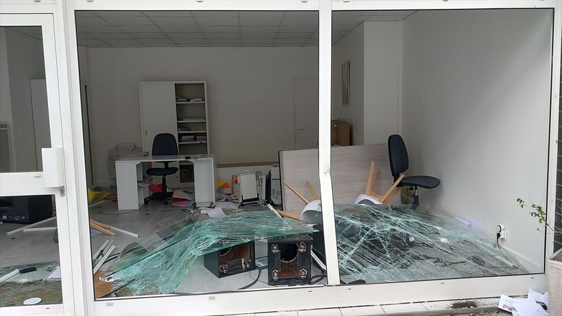 Sosyal medya bu olayı konuşuyor! Fransa'daki protestolar devam ediyor: Her yer ateşe verildi - Resim: 19