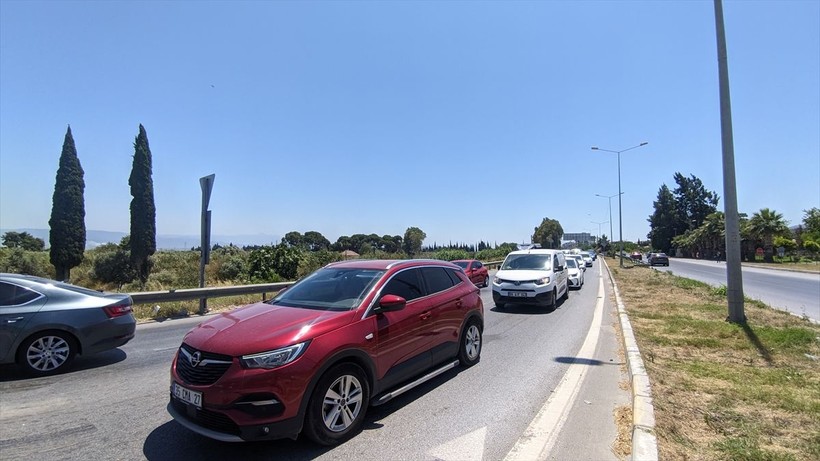 Kurban Bayramı tatili sona erdi! Tatilcilerin dönüşü uzun kuyruklar oluşturdu - Resim: 17