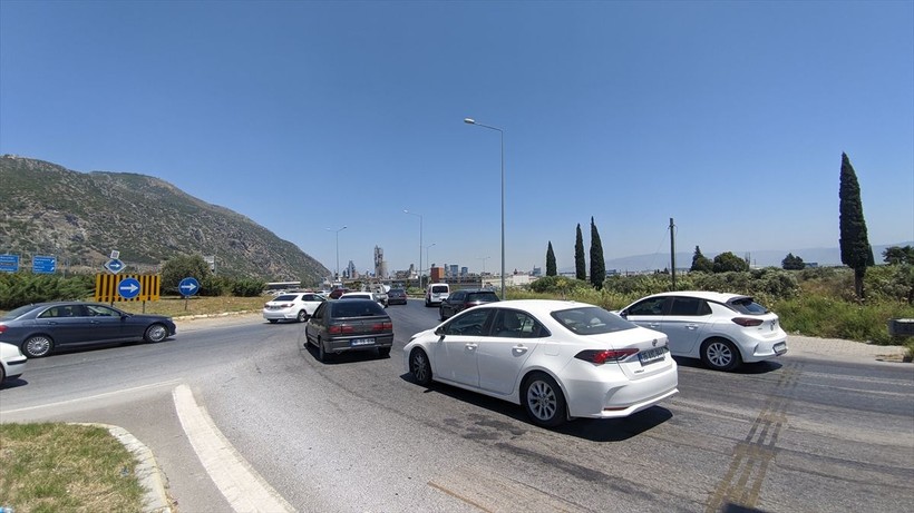 Kurban Bayramı tatili sona erdi! Tatilcilerin dönüşü uzun kuyruklar oluşturdu - Resim: 19