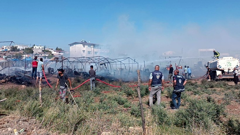 Deprem bölgesinde bir felaket daha! Hatay'da depremzedelerin kaldığı onlarca çadır kül oldu - Resim: 3