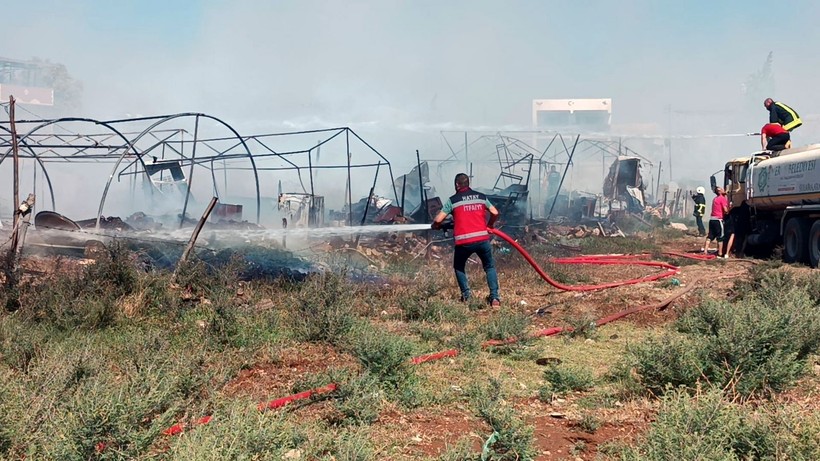 Deprem bölgesinde bir felaket daha! Hatay'da depremzedelerin kaldığı onlarca çadır kül oldu - Resim: 8