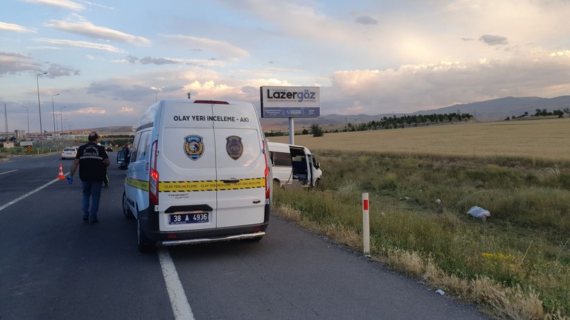 İşçi servisi ile kamyonetin çarpışması sonucu 21 kişi yaralandı - Resim: 3