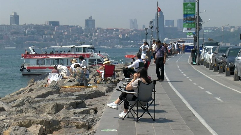 Türkiye kavrulurken halk serinlemenin yollarını aradı! Bazı bölgelerde hissedilen sıcaklık 56 dereceyi gördü - Resim: 9