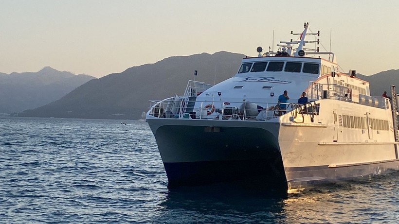 Rodos’taki yangından kaçan turistler sahillerde yardım bekliyor - Resim: 8