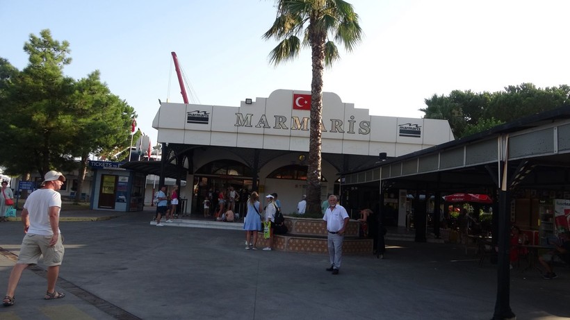 Rodos’taki yangından kaçan turistler sahillerde yardım bekliyor - Resim: 15