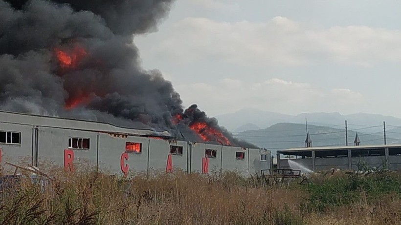 Bursa'da iplik fabrikasında yangın! Uzun müdahaleler sonucu kontrol altına alındı - Resim: 1