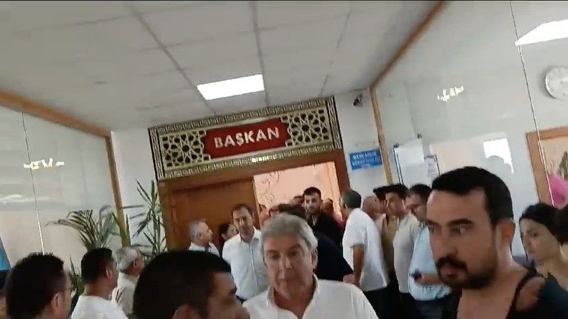 Mecliste kavga: Makam odasında yumruklar konuştu! - Resim: 7