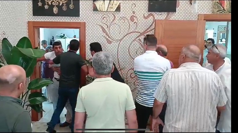 Mecliste kavga: Makam odasında yumruklar konuştu! - Resim: 9