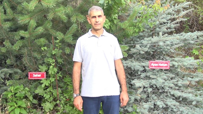 Hayatını kaybeden kadınların isimlerini verip ağaç dikiyor! - Resim: 13