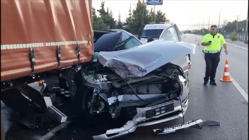 Son Dakika: Ünlü şarkıcı Tan Taşçı trafik kazası geçirdi! Volvo marka cipin son hali kazanın boyutunu gözler önüne serdi - Resim: 13