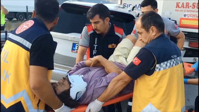 Son Dakika: Ünlü şarkıcı Tan Taşçı trafik kazası geçirdi! Volvo marka cipin son hali kazanın boyutunu gözler önüne serdi - Resim: 15