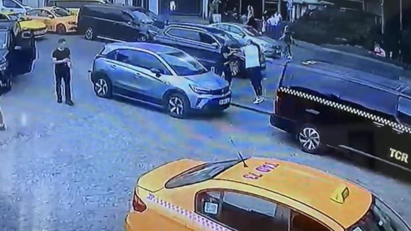 İstanbul'da taksici 'kısa mesafe' kavgasında cinayet işledi! Faslı adamı öldürdüğü anlar kamerada - Resim: 1