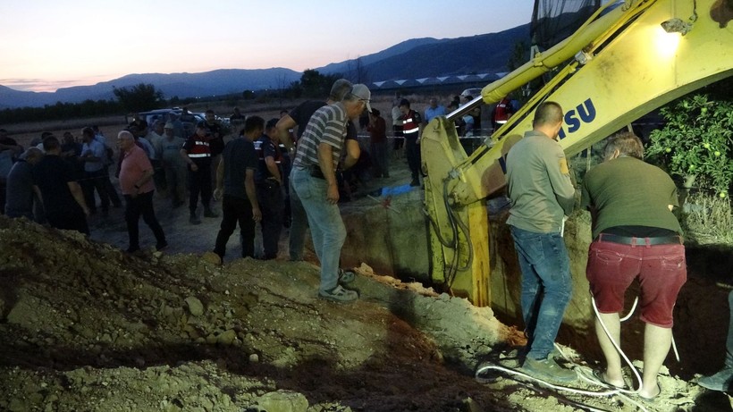 5 saat süren mücadele! 2 yaşındaki Yamaç 10 metrelik kuyudan kurtarıldı - Resim: 3