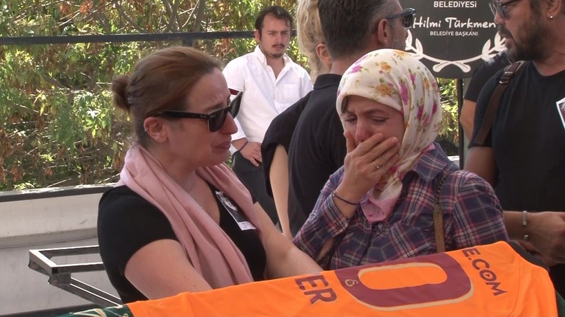 Usta oyuncu Ünal Silver, son yolculuğuna uğurlandı - Resim: 6